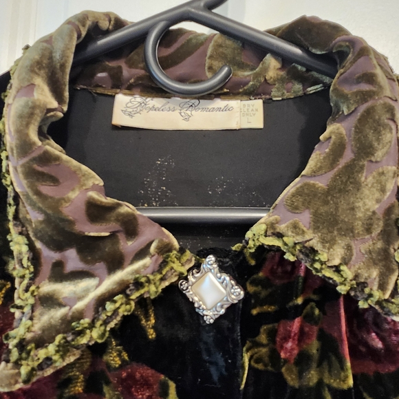 Vintage Look Floral Velvet Jacket with Rose Pattern By Hopeless Romantic - Picture 4 of 6